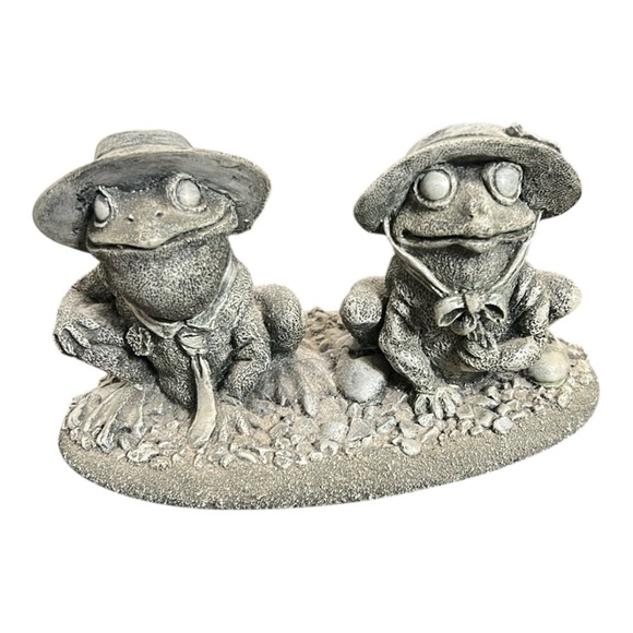 Stone Garden Mr. & Mrs. Bullfrog Grey Whimsical Garden Decor Statue Figurines - Picture 1 of 16